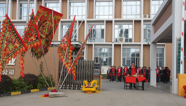 千秋偉業添錦繡 萬里鵬程展宏圖 —— 常青樹舞獅獻瑞賀新春，歡天喜地迎開工！
