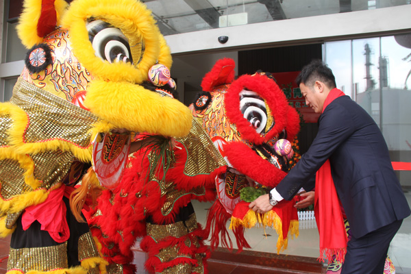 千秋偉業添錦繡 萬里鵬程展宏圖 —— 常青樹舞獅獻瑞賀新春，歡天喜地迎開工！